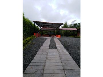 Se vende o se permuta casa campestre en la via Alcala Morelia