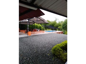Se vende o se permuta casa campestre en la via Alcala Morelia