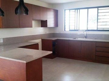 Modern with Pool 2 Storey House and Lot for Rent in Friendsh