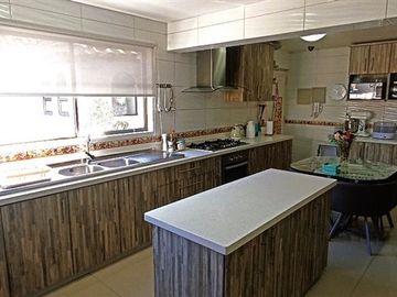 Casa en venta de 4 dorm. en Huechuraba