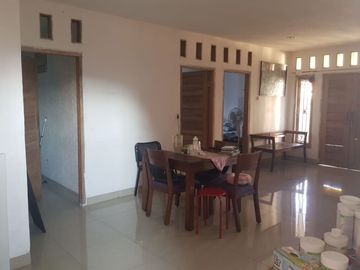 Ruko Bagus Bekas Yomart di Padasuka