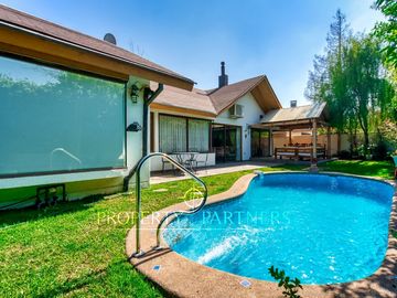 Linda casa en venta, La Reina.