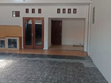Disewakan Ruko dekat Undip dan Kedungmundu.RAMAI STRATEGIS