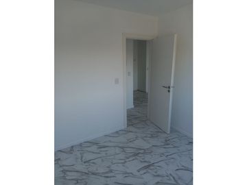 Cuatro ambientes, cocheras, luminoso