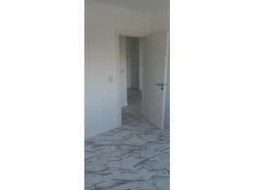 Cuatro ambientes, cocheras, luminoso