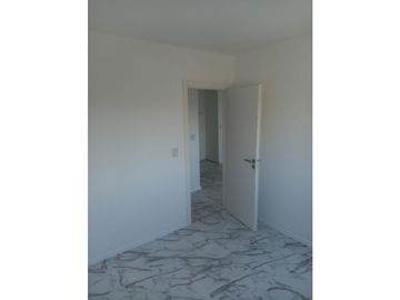 Cuatro ambientes, cocheras, luminoso