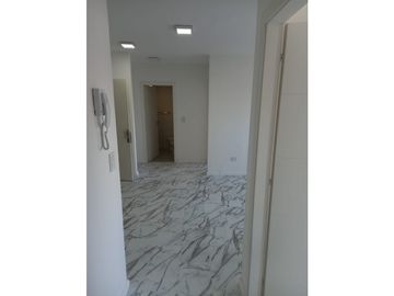 Cuatro ambientes, cocheras, luminoso