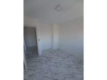 Cuatro ambientes, cocheras, luminoso