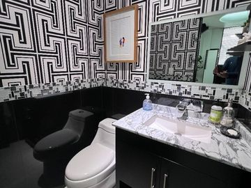 Ámplia Casa de Diseño en Excelente Ubicación.