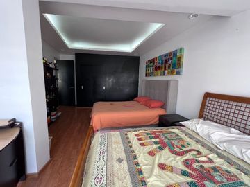 Ámplia Casa de Diseño en Excelente Ubicación.