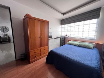 Ámplia Casa de Diseño en Excelente Ubicación.