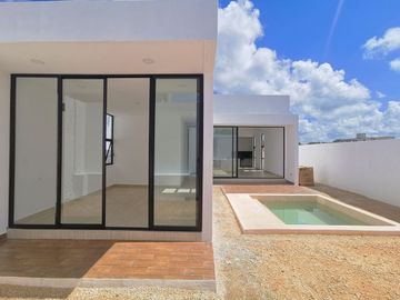 Casa en venta de una planta con amenidades en Cholul, Mérida