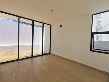Casa en venta de una planta con amenidades en Cholul, Mérida