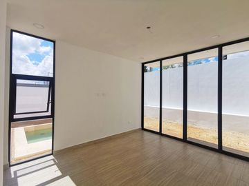 Casa en venta de una planta con amenidades en Cholul, Mérida