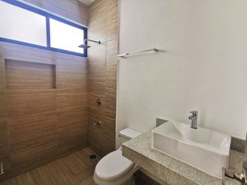 Casa en venta de una planta con amenidades en Cholul, Mérida
