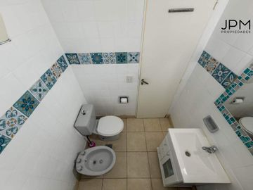 RETIRO. Av Del LIBERTADOR al 200, 4 amb con dep de servicio. COCHERA y TERRAZA. Seguridad 24 hs