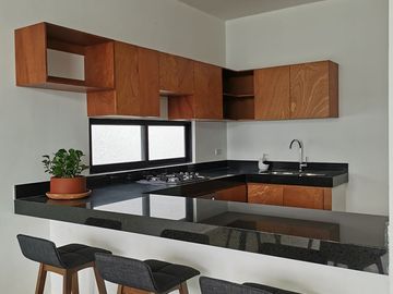 Casa en venta de 3 recámaras en privada con amenidades en Cholul