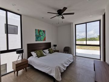Casa en venta de 3 recámaras en privada con amenidades en Cholul