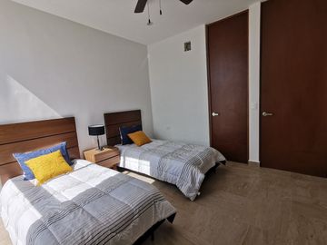 Casa en venta de 3 recámaras en privada con amenidades en Cholul
