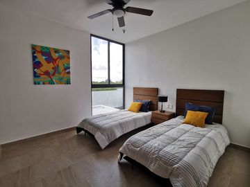 Casa en venta de 3 recámaras en privada con amenidades en Cholul