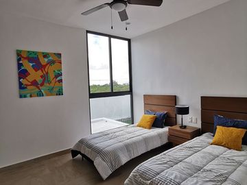 Casa en venta de 3 recámaras en privada con amenidades en Cholul