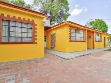 CASA EN VENTA EN XOCHIMILCO CON JARDÍN AMPLIO