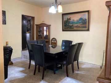 CASA EN VENTA EN XOCHIMILCO CON JARDÍN AMPLIO