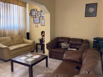 CASA EN VENTA EN XOCHIMILCO CON JARDÍN AMPLIO