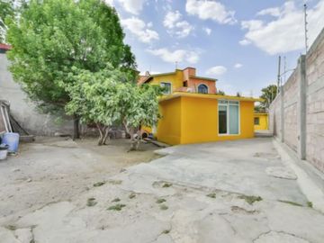 CASA EN VENTA EN XOCHIMILCO CON JARDÍN AMPLIO