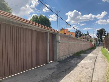 CASA EN VENTA EN XOCHIMILCO CON JARDÍN AMPLIO