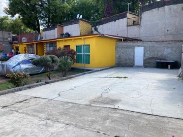 CASA EN VENTA EN XOCHIMILCO CON JARDÍN AMPLIO