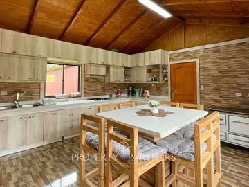 Terreno con Galpones, Casa y Bodegas Riñihue ¡Gran oportunidad de inversión !