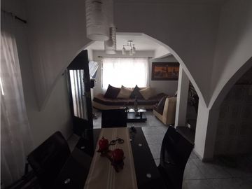 VENTA CASA CON RENTA EN PERALONSO