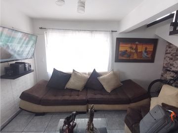 VENTA CASA CON RENTA EN PERALONSO