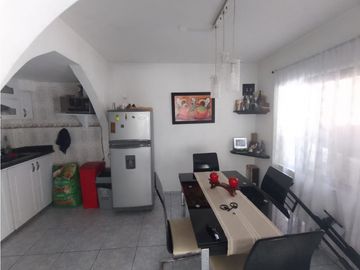VENTA CASA CON RENTA EN PERALONSO