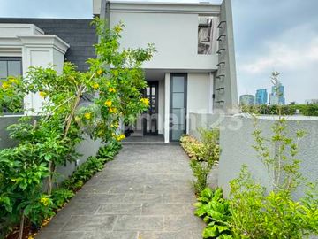 Luxury House dengan Private Pool di Scbd, Jakarta Selatan