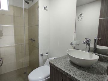 apartamento en venta en alférez real. Cod V16705