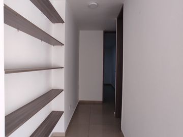 apartamento en venta en alférez real. Cod V16705