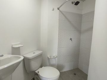 apartamento en venta en alférez real. Cod V16705