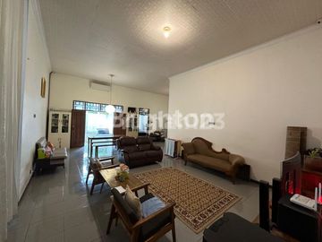 RUMAH CANTIK LUAS LOKASI DI JOGJA UTARA DEKAT KAMPUS UII