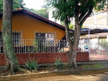 casa en venta en capri. Cod V16904