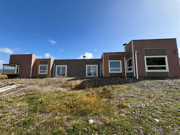 CASA CON 7000M2 DE TERRENO 4D 3B CALEFACCION CENTRAL