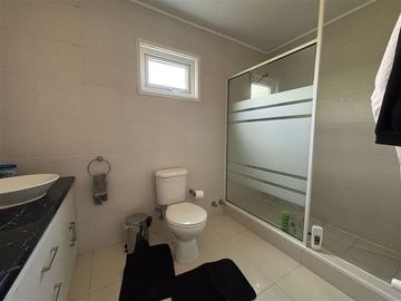 CASA CON 7000M2 DE TERRENO 4D 3B CALEFACCION CENTRAL