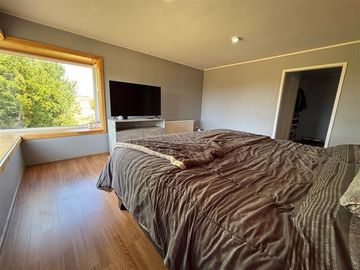 CASA CON 7000M2 DE TERRENO 4D 3B CALEFACCION CENTRAL