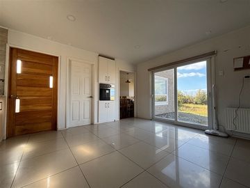 CASA CON 7000M2 DE TERRENO 4D 3B CALEFACCION CENTRAL