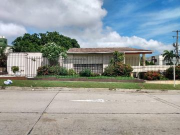 casa en venta en ciudad jardín. Cod V100742