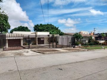 casa en venta en ciudad jardín. Cod V100742