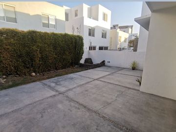 Vendo Casa en Cañadas del Lago, 3 Recamaras, 3.5 Baños, Jardín y Patio, Lujo