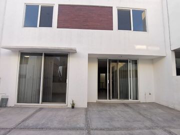 Vendo Casa en Cañadas del Lago, 3 Recamaras, 3.5 Baños, Jardín y Patio, Lujo