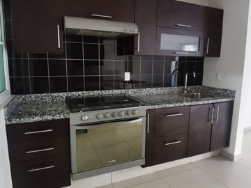 Vendo Casa en Cañadas del Lago, 3 Recamaras, 3.5 Baños, Jardín y Patio, Lujo